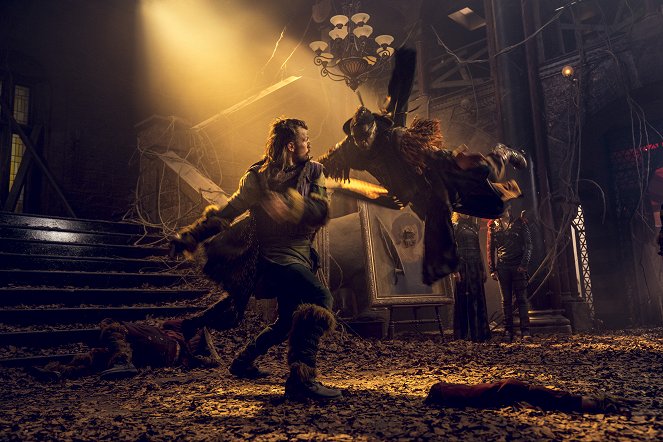 Into the Badlands - Moon se lève, le corbeau cherche - Film