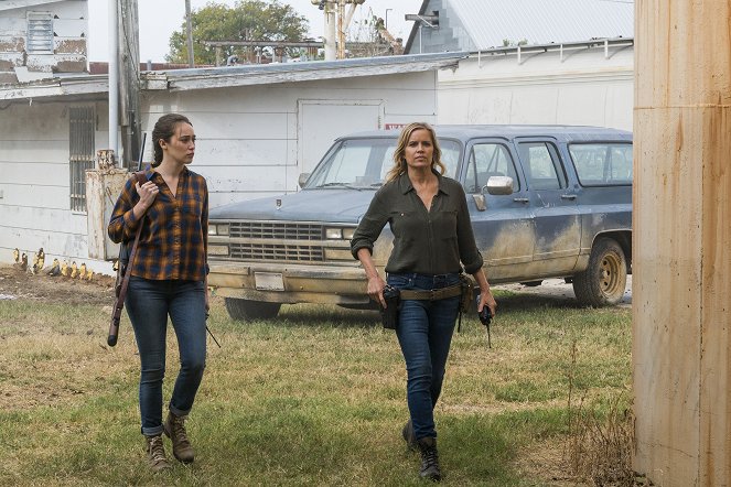 Fear the Walking Dead - Season 4 - Ein weiterer Tag im Stadion - Filmfotos - Alycia Debnam-Carey, Kim Dickens