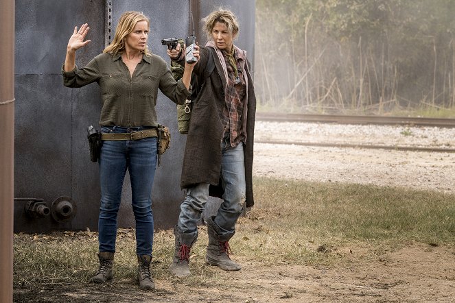 Fear the Walking Dead - Season 4 - Filmfotos - Kim Dickens, Jenna Elfman