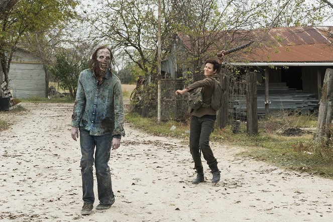 Fear the Walking Dead - Good out Here - Photos - Maggie Grace