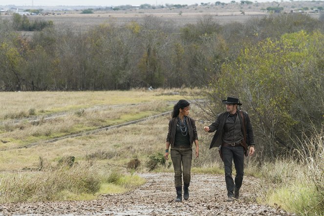 Fear the Walking Dead - Good out Here - Photos - Danay Garcia, Garret Dillahunt