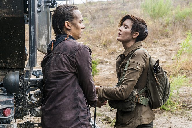 Fear the Walking Dead - Good out Here - Photos - Frank Dillane, Maggie Grace