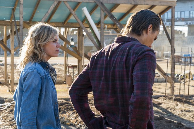 Fear the Walking Dead - Good out Here - Photos - Kim Dickens