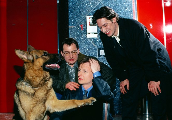 Rex felügyelő - Rettegő város - Filmfotók - Reginald von Ravenhorst a kutya, Wolf Bachofner, Heinz Weixelbraun, Tobias Moretti