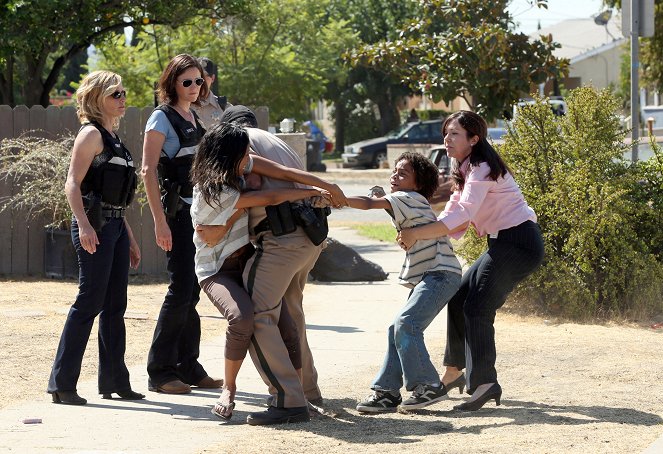 CSI: Crime Scene Investigation - Season 13 - Fallen Angels - Photos - Elisabeth Shue, Jorja Fox, Terrell Ransom Jr.