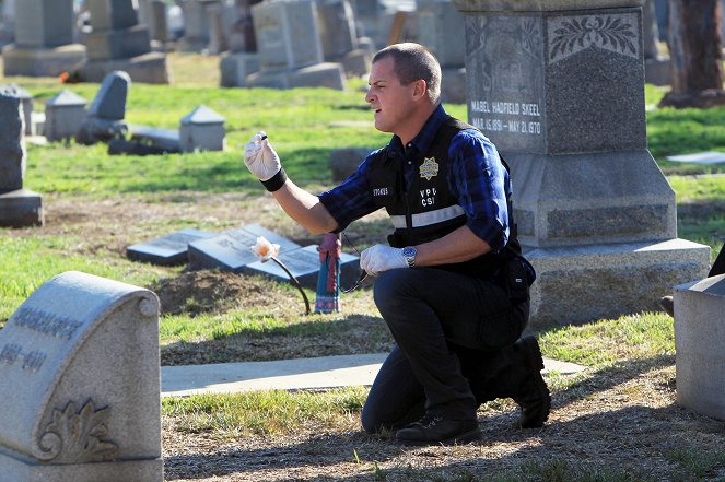 CSI: Crime Scene Investigation - Season 13 - Fallen Angels - Photos - George Eads