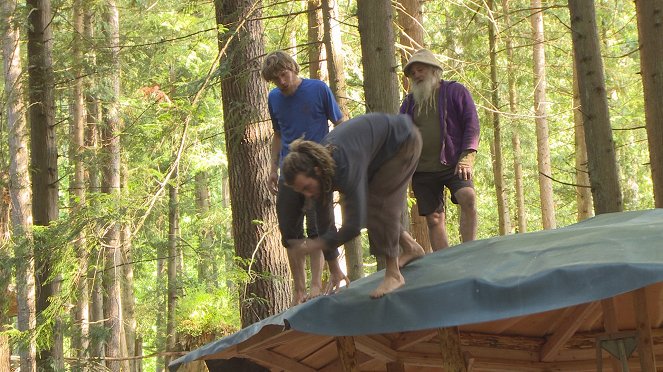 Building Off the Grid: Mushroom House - Filmfotos