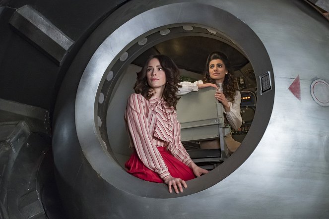 Timeless - Season 2 - The Day Reagan Was Shot - Photos - Abigail Spencer, Claudia Doumit