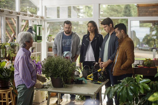 Brenda Kamino, Kristian Bruun, Sydney Tamiia Poitier, Jerry O'Connell, Varun Saranga