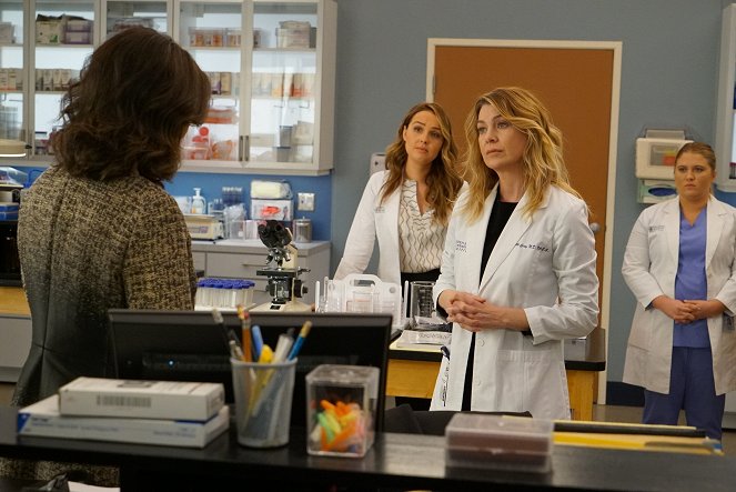 Grey's Anatomy - Die jungen Ärzte - Spieleabend - Filmfotos - Camilla Luddington, Ellen Pompeo, Jaicy Elliot