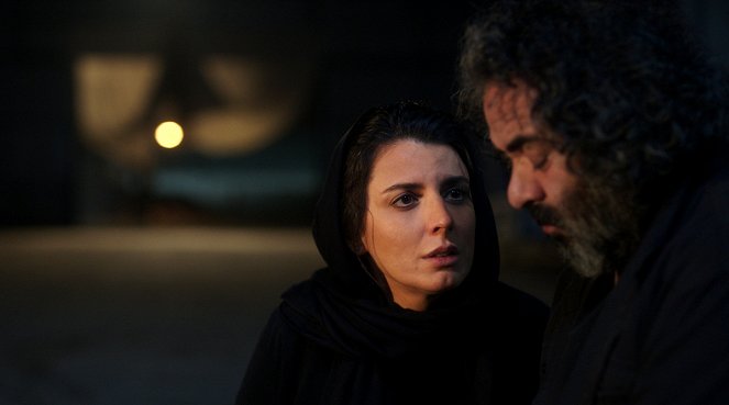 Prasa - Z filmu - Leila Hatami, Hassan Majooni