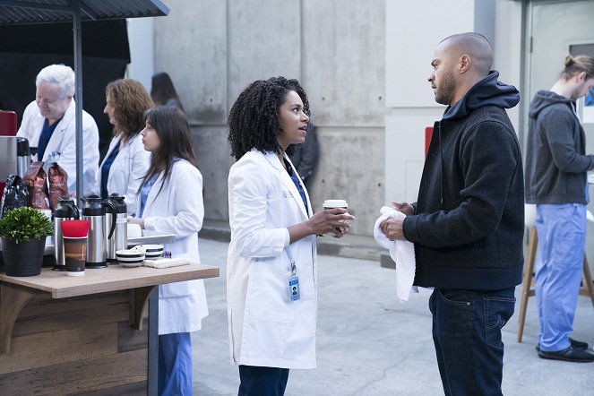 Grey's Anatomy - Die jungen Ärzte - Alte Narben - Filmfotos - Kelly McCreary, Jesse Williams