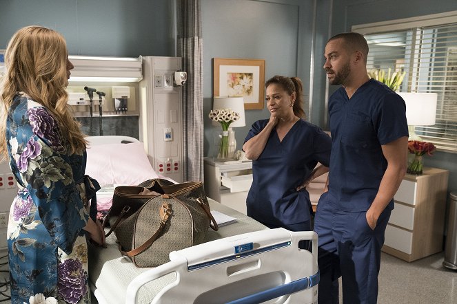Grey's Anatomy - Caught Somewhere in Time - Photos - Chandra Wilson, Jesse Williams