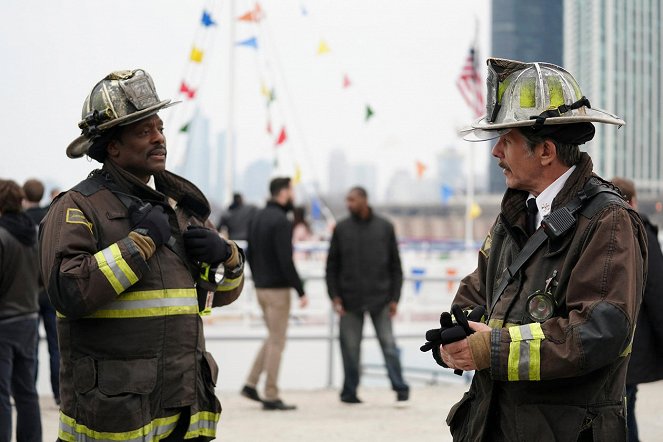 Chicago Fire - One for the Ages - Van film - Eamonn Walker, Gary Cole