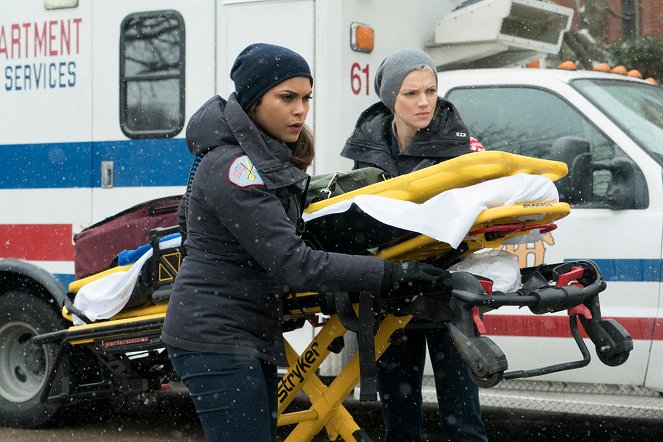 Chicago Fire - One for the Ages - Photos - Monica Raymund, Kara Killmer