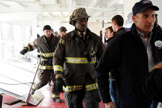 Chicago Fire - Season 6 - Jeden na věky - Z filmu - Taylor Kinney, Eamonn Walker