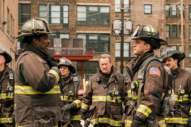 Chicago Fire - The Unrivaled Standard - Photos - Eamonn Walker, Christian Stolte, Jesse Spencer, Yuriy Sardarov