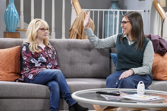 The Big Bang Theory - The Gates Excitation - Photos - Melissa Rauch, Mayim Bialik