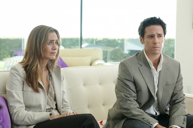 Numb3rs - Obsession - Photos - Diane Farr, Rob Morrow