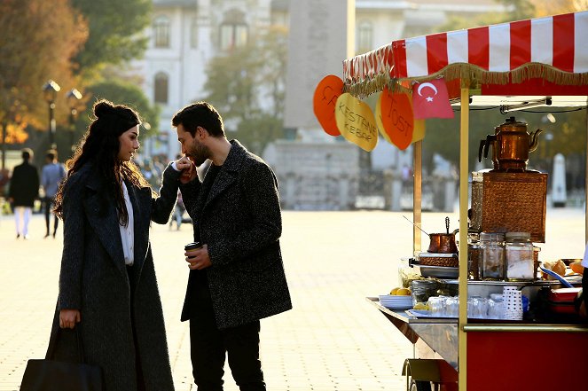 Hayat Sırları - De la película - Hazar Ergüçlü, Ekin Koç