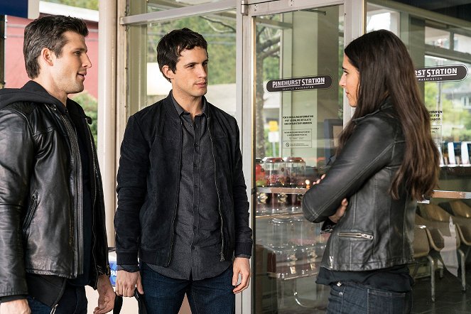 Imposters - Always Forward, Never Back - Kuvat elokuvasta - Parker Young, Rob Heaps, Inbar Lavi