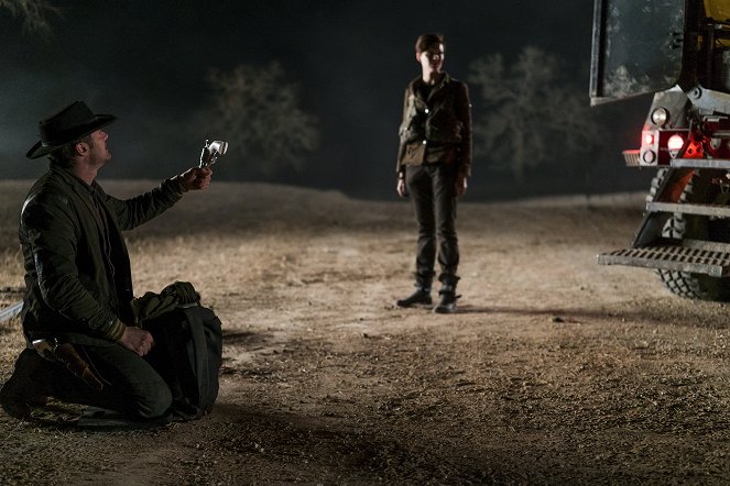 Fear the Walking Dead - Buried - Photos - Garret Dillahunt