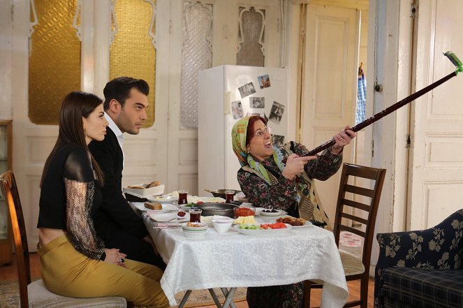 Şevkat Yerimdar - Nikahta Keramet Vardır - Film - Başak Parlak, Özgürcan Çevik