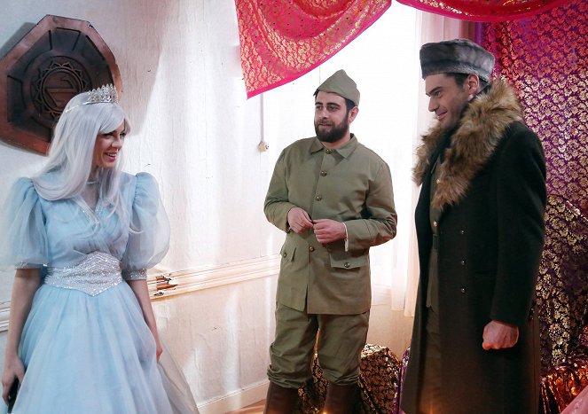 Şevkat Yerimdar - Durun Evlenemezsiniz! - Filmfotók - Başak Parlak, Özgürcan Çevik