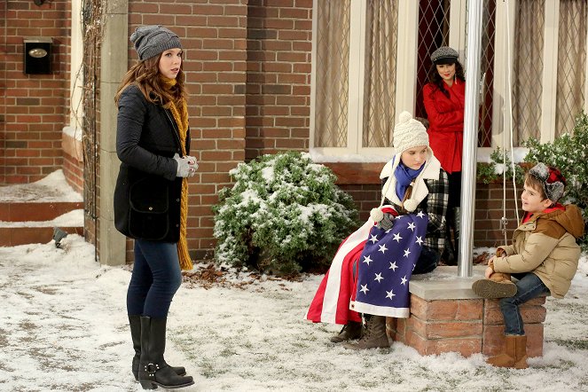 Ostatni prawdziwy mężczyzna - Flaga Mike’a - Z filmu - Amanda Fuller, Kaitlyn Dever, Molly Ephraim