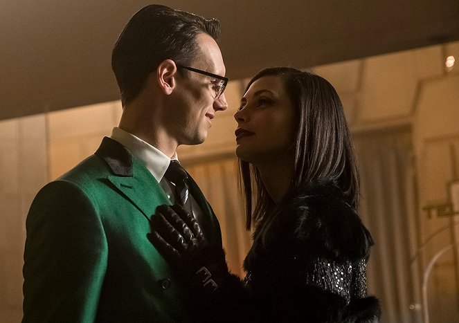 Gotham - To Our Deaths and Beyond - Z filmu - Cory Michael Smith, Morena Baccarin