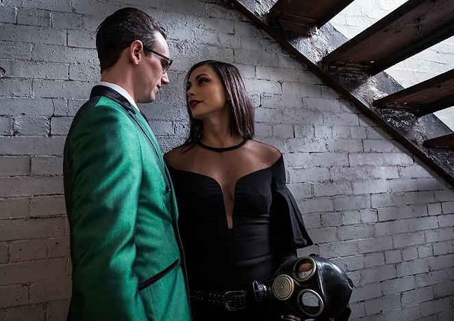 Gotham - That Old Corpse - Photos - Cory Michael Smith, Morena Baccarin
