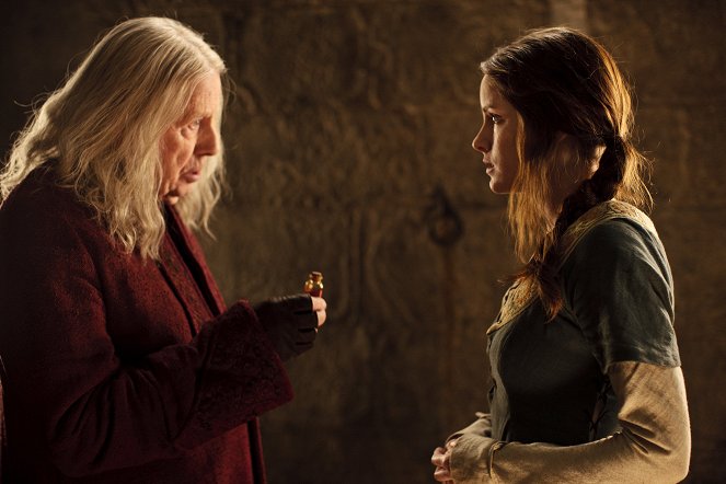 Merlin - Season 5 - Arthur's Bane - Part 2 - Photos - Richard Wilson, Sophie Rundle