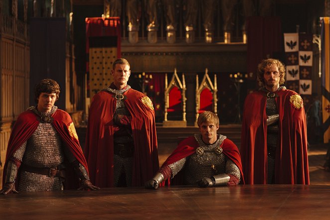 Merlin kalandjai - Uther Pendragon hattyúdala - Promóció fotók - Alexander Vlahos, Tom Hopper, Bradley James, Rupert Young