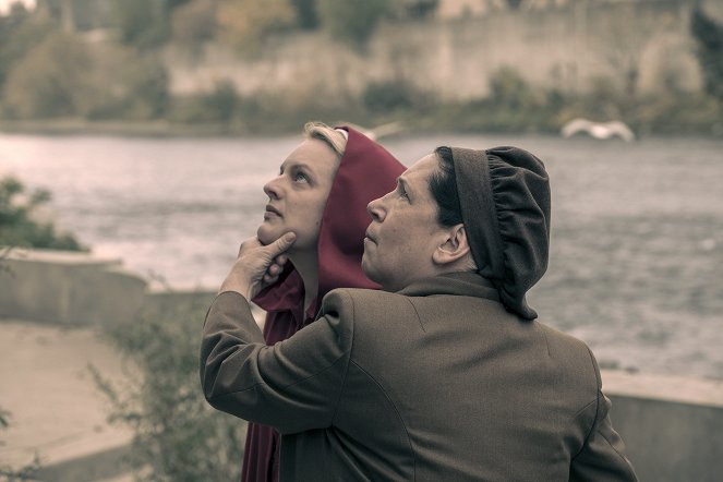 The Handmaid's Tale - Die andere Frau - Filmfotos - Elisabeth Moss, Ann Dowd