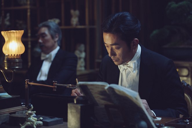 A szobalány - Filmfotók - Jin-woong Cho, Jung-woo Ha