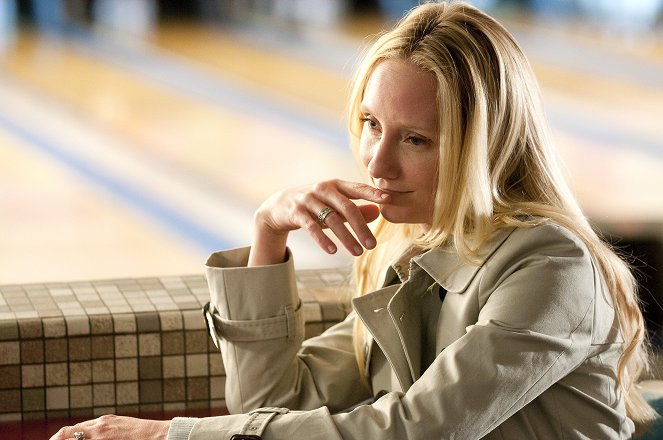 Hung - Season 2 - Just the Tip - Photos - Anne Heche