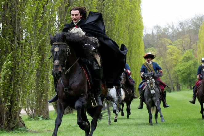 Versailles - Nouveau régime - Van film - George Blagden