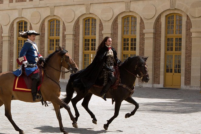 Versailles - Season 2 - Eine neue Regentschaft - Filmfotos - George Blagden