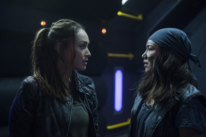 The 100 - Cryo-sommeil - Film - Lindsey Morgan, Luisa D'Oliveira