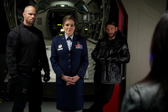 Agents of S.H.I.E.L.D. - The Devil Complex - Van film - Catherine Dent, Zach McGowan