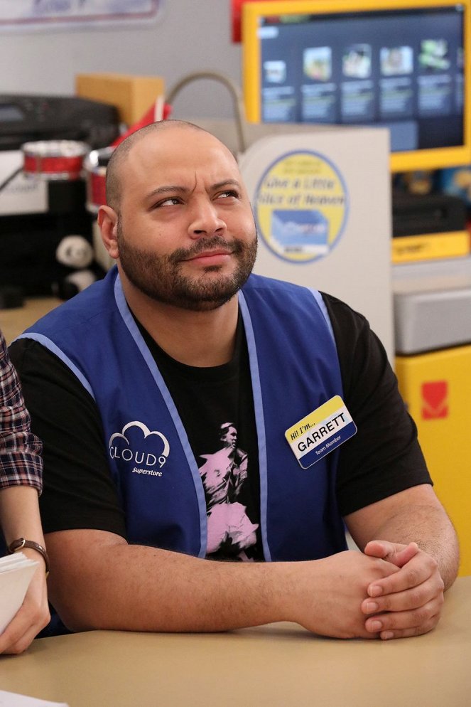 Superstore - Season 2 - Spring Cleaning - Photos - Colton Dunn