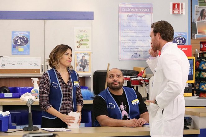Superstore - Spring Cleaning - Photos - America Ferrera, Colton Dunn