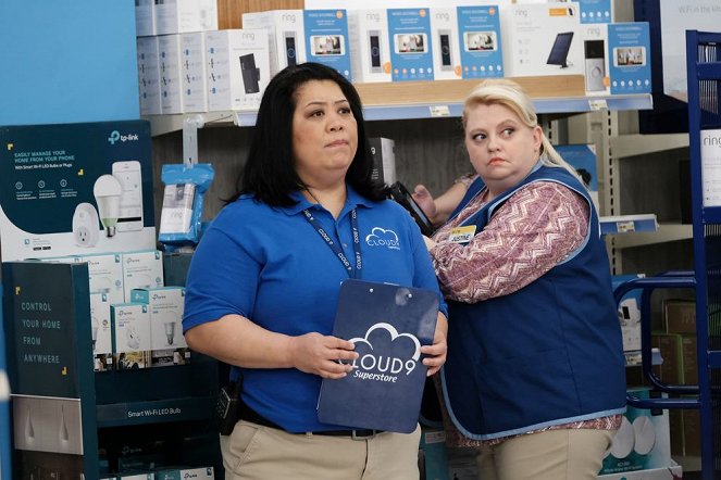 Superstore - District Manager - Photos - America Ferrera