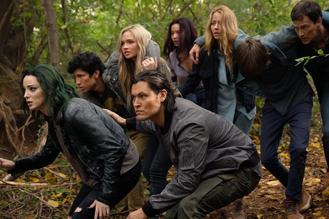 The Gifted - 3 X 1 - Photos - Emma Dumont, Blair Redford, Natalie Alyn Lind, Jamie Chung, Amy Acker, Stephen Moyer