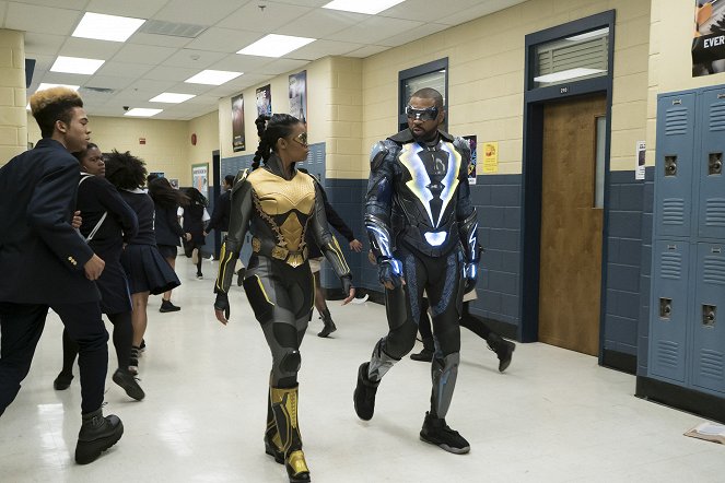 Black Lightning - Vzkříšení a světlo: Kniha bolesti - Z filmu - Nafessa Williams, Cress Williams