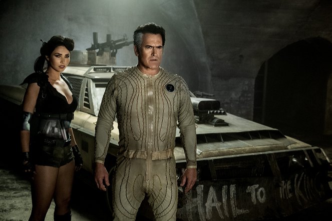 Ash vs. Evil Dead - The Mettle of Man - Photos - Jessica Green, Bruce Campbell
