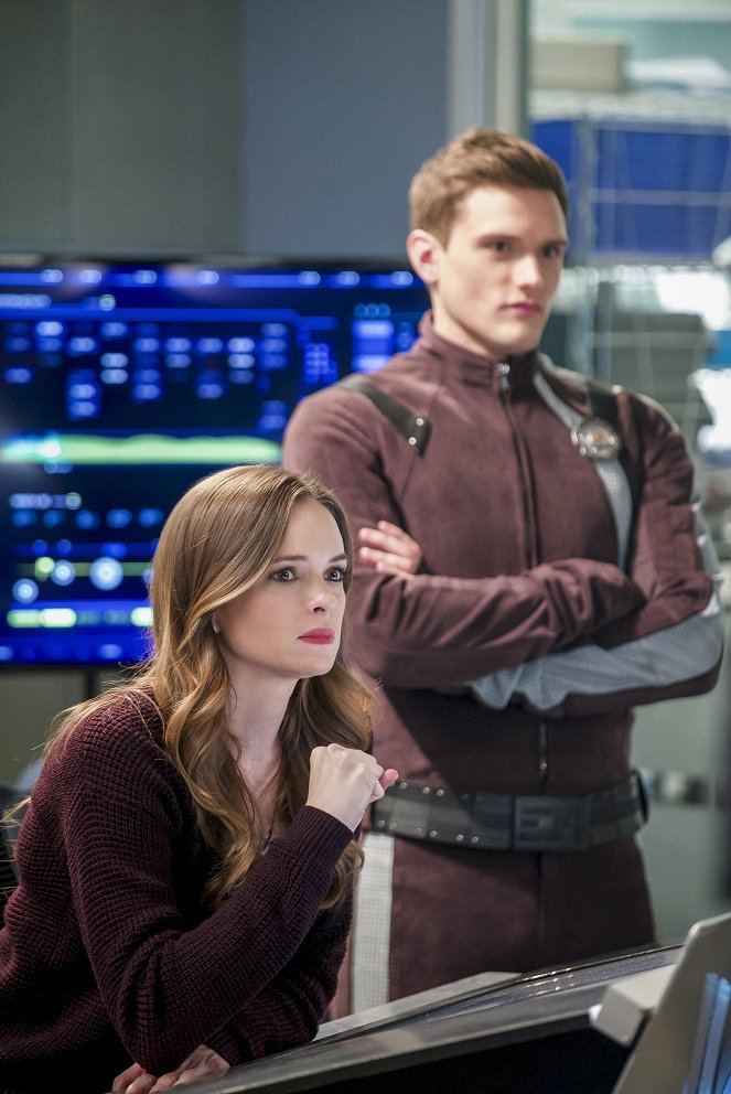 The Flash - Season 4 - Null and Annoyed - Photos - Danielle Panabaker, Hartley Sawyer