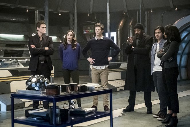 The Flash - Lose Yourself - Photos - Hartley Sawyer, Danielle Panabaker, Grant Gustin, Jesse L. Martin, Carlos Valdes