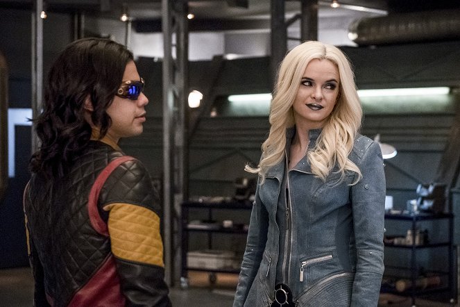 The Flash - Lose Yourself - Photos - Carlos Valdes, Danielle Panabaker