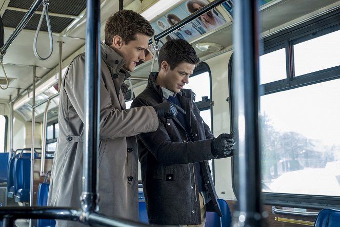 The Flash - Lose Yourself - Photos - Hartley Sawyer, Grant Gustin